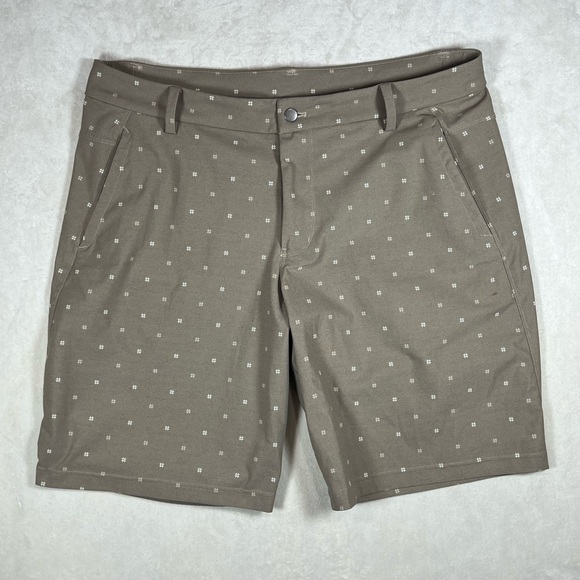 lululemon athletica Size 40 Men's Brown Patterned Performance Shorts - Picture 1 of 10